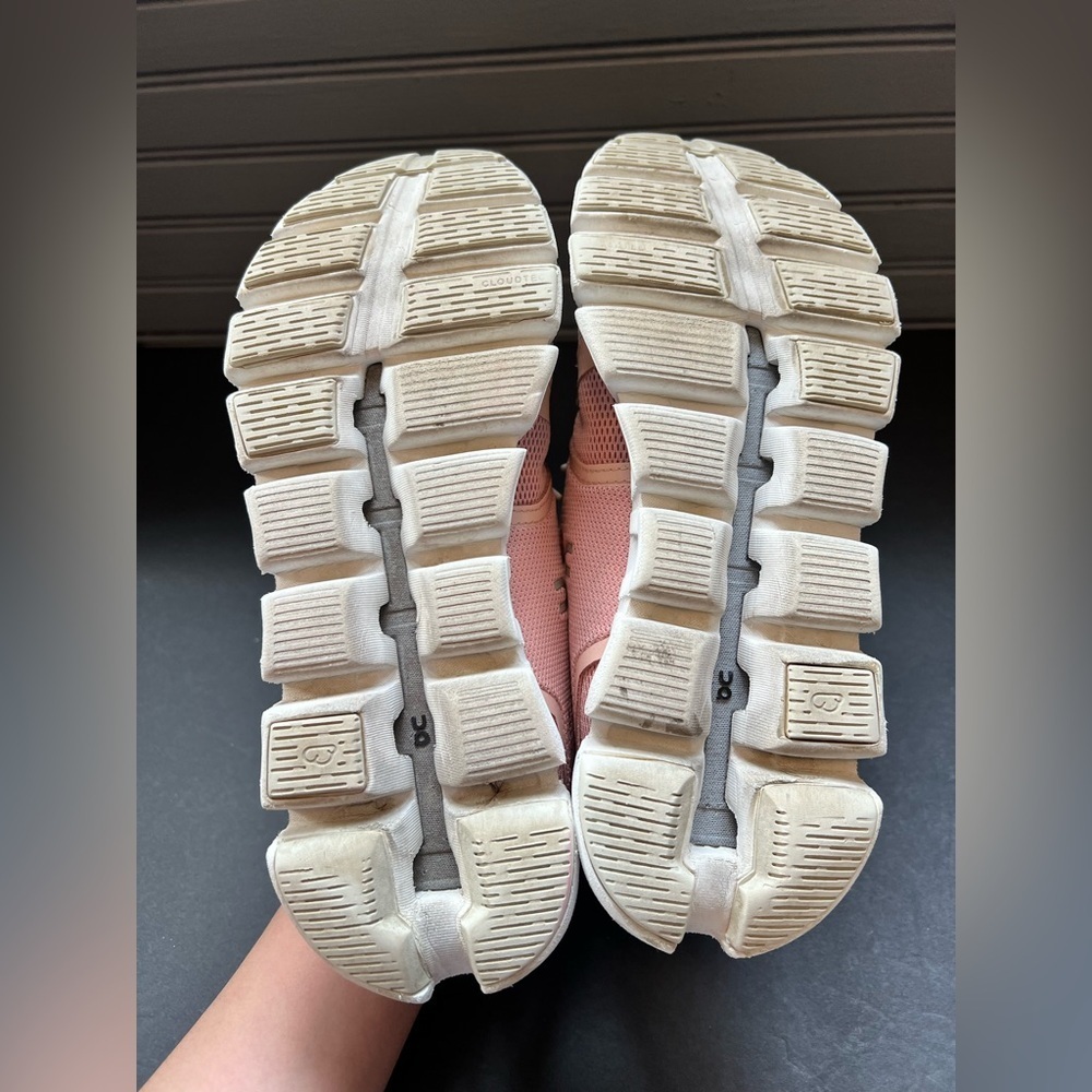 On Running Coral and Cream Athletic Shoes women’s size 7.5 - Picture 10 of 11